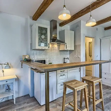 Charming Apartment *